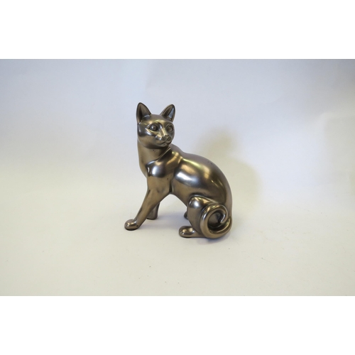 1465 - A bronze effect figure of a seated cat