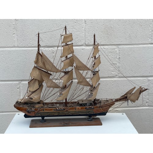 8005 - A model of a frigate on display stand, rigging a/f