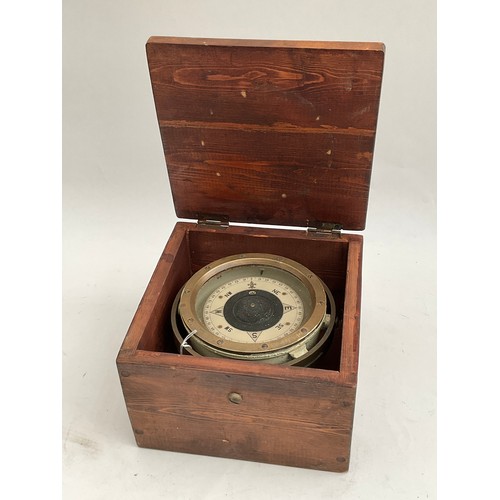 8058 - A Patt 183 No. 4607H ship’s gimballed compass, housed within pine case    (E) £30-50    BYGONES