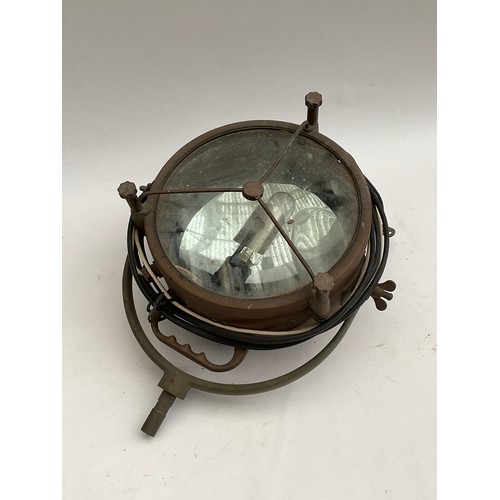 8109 - A 20th Century brass cased ship’s search light