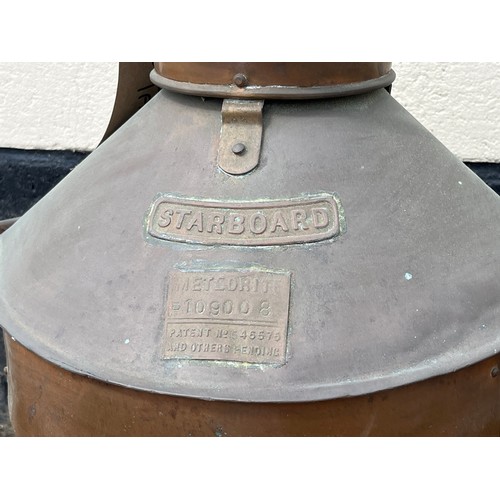 8094 - A pair of early 20th Century port and starboard ship’s lamps, large proportions, part of Port label ... 