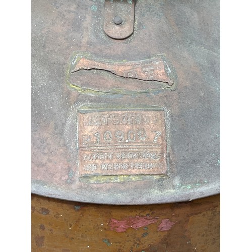 8094 - A pair of early 20th Century port and starboard ship’s lamps, large proportions, part of Port label ... 