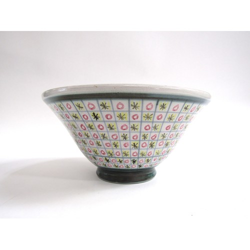 7020 - RYE POTTERY: A large 1950's fruit bowl decorated with 'O's and asterisks by Jimmy Elliott, 23.5cm di... 