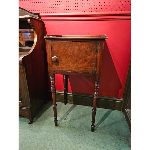 4099 - A late George III mahogany single door night cupboard on fine ring turned tapering leg supports, 75c... 