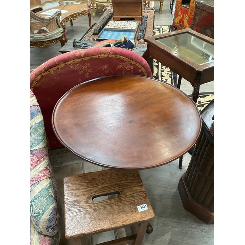 4115 - A George III Cuban mahogany circular dished tilt-top wine table on a cylindrical turned column and t... 