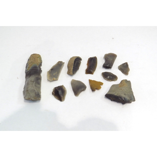 4367 - A Paleolithic flint knife, flint arrow head and other flint items  (R)  £40