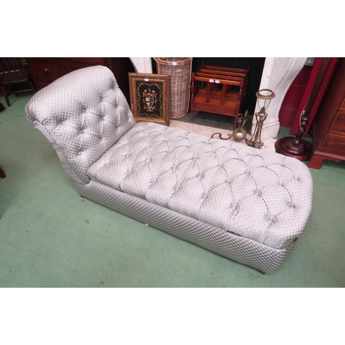 4182 - A late Victorian ottoman day bed with dual hinged button seat (opening either side), the button back... 