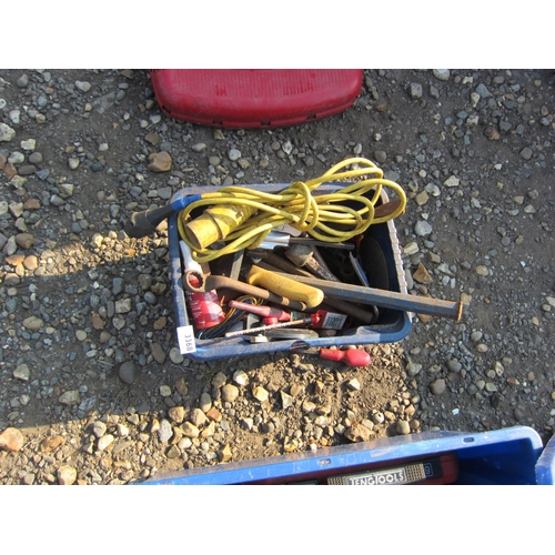 3368 - A box of mixed tools including 110v lead