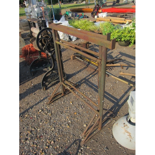 3387 - A pair of metal trestles