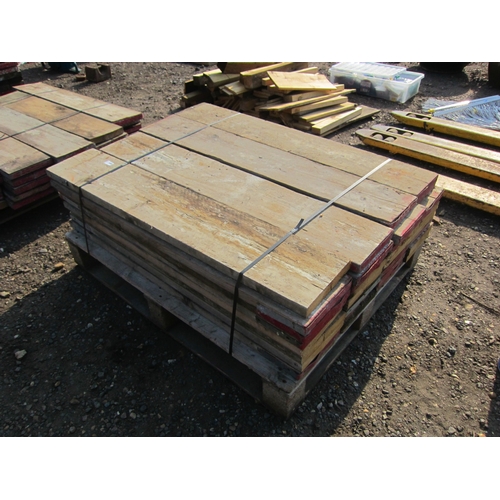 3480 - A pallet of 25 x 4' scaffold boards