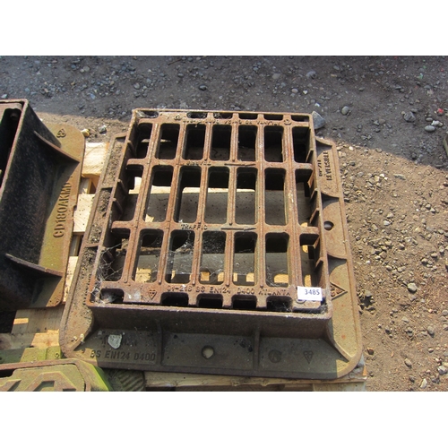 3485 - A cast drain cover with frame