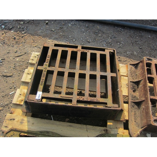 3488 - A cast drain cover with frame