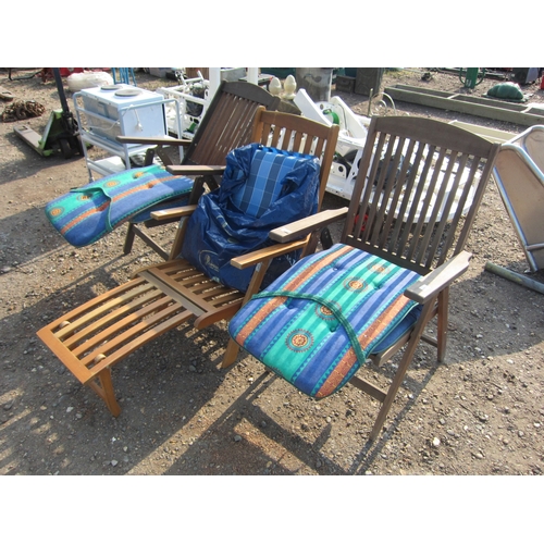 3489 - A pair of hardwood chairs and a hardwood lounger