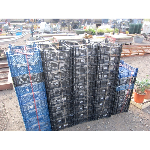 3518 - A quantity of plastic stacking crates