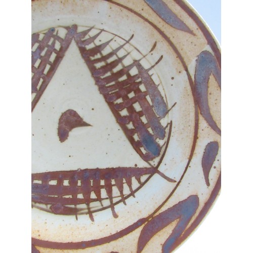 7072 - A Wenford Bridge Pottery plate, brushwork detail in tenmoku glaze. Possibly by Michael Cardew, potte... 