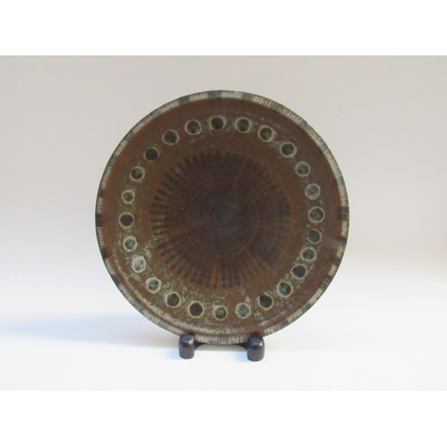 7073 - ERIC JAMES MELLON (1925 - 2014): An early studio pottery plate with ash glaze dot and line detail, s... 