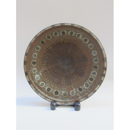 7073 - ERIC JAMES MELLON (1925 - 2014): An early studio pottery plate with ash glaze dot and line detail, s... 