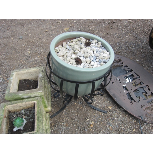 3554 - A green glazed pot in a metal pot stand  (R)  £18