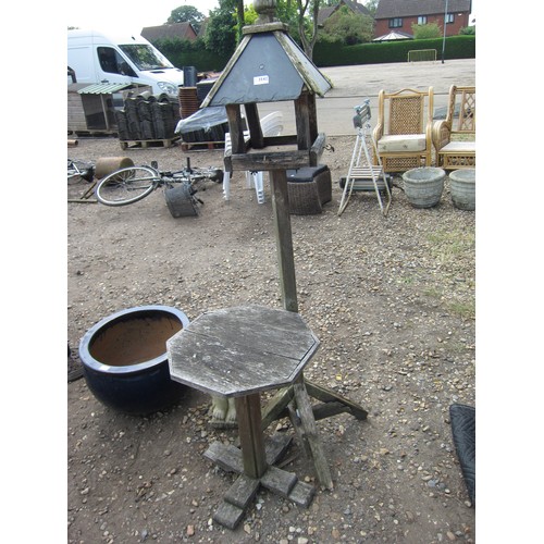 3542 - A bird table and a table   (R)