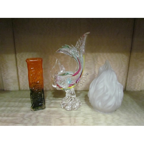 4140 - A glass fish, vase and flame form shade (3)