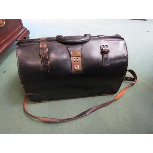 4166 - A large leather doctor's/office bag with over shoulder straps and hand straps