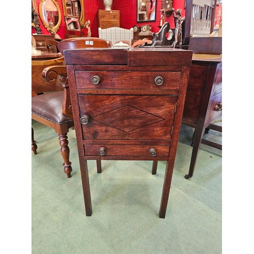 4201 - A George III mahogany gentleman's nightstand/washstand with two drawers and brass carrying handles