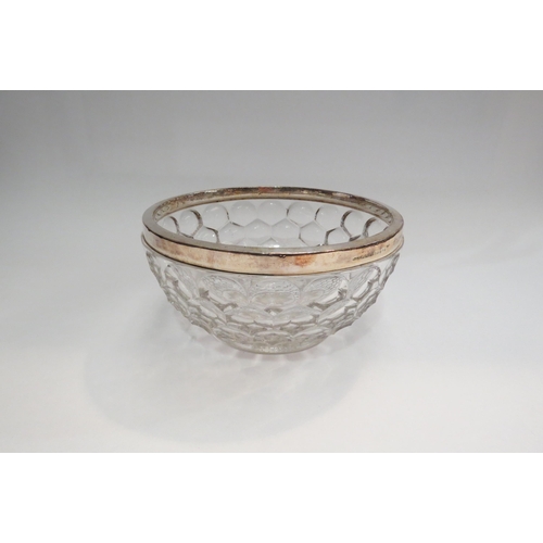 4347 - An early 20th Century honeycomb pattern clear glass fruit bowl with Birmingham silver rim.  (slight ... 