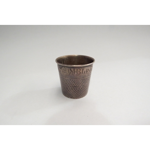 4353 - A silver thimble form shot cup