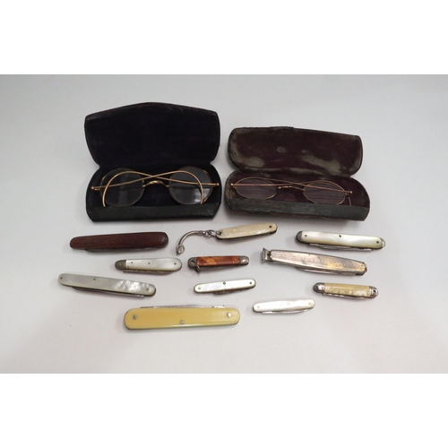 4362 - Two pairs of spectacles, one being 9ct gold the other tortoiseshell, together with a selection of pe... 