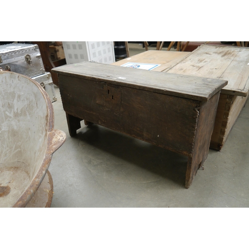 2254 - A 19th Century 6' plank coffer