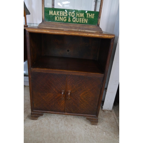 2124 - An oak bedside cabinet