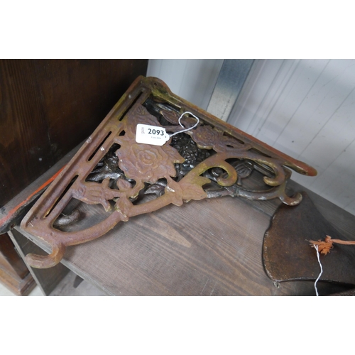 2093 - Two cast iron wall brackets   (R) £10 Meadow