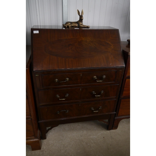 2118 - A 20th Century mahogany bureau