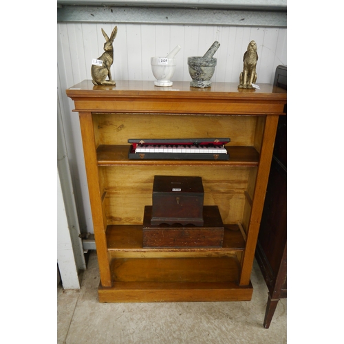 2127 - A Victorian oak bookcase