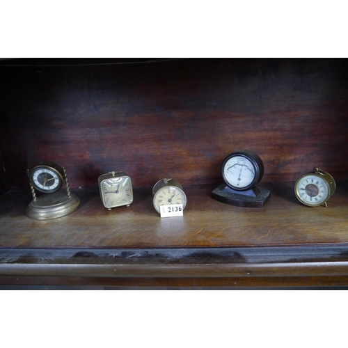 2136 - Four miniature clocks including brass and a bakelite thermometer