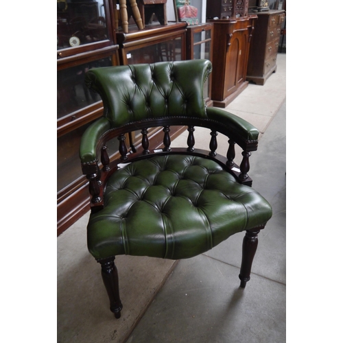 2196 - A green button leather desk chair