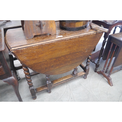 2222 - an oak barley twist gate-leg table