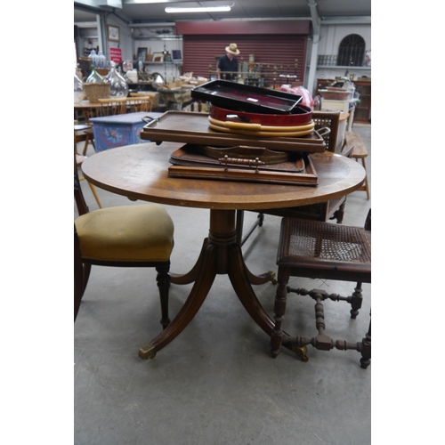 2265 - A mahogany circular tilt top table