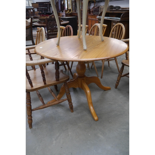 2268 - A modern blond Ercol circular table    (E) £30-50