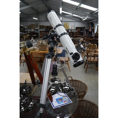 2281 - A Meade Model 4504 star gazing telescope    (E) £40-60