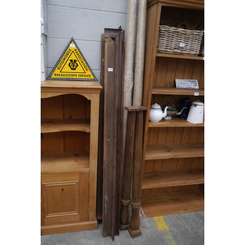 2315 - A quantity of bedposts, mouldings, etc