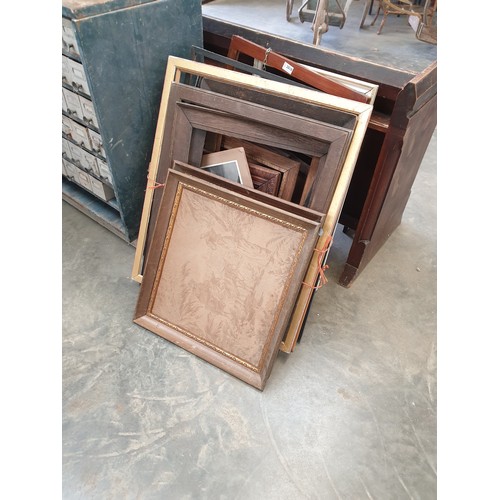 2018 - A bundle of picture frames