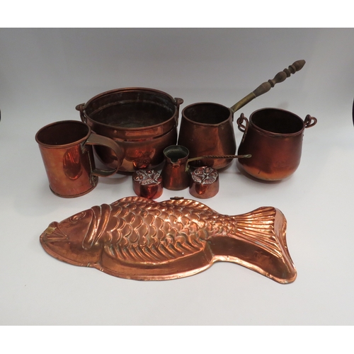 4468 - A selection of copper including measuring jug, a pair of small moulds with acorn design, tankard etc... 