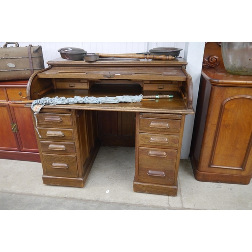 2243 - A 1920's American roll top desk