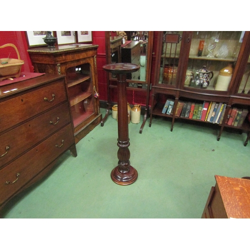 4136 - A hardwood jardiniere stand, fluted detail, 102cm tall