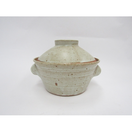 7125 - GWYN HANSSEN PIGGOTT (1935-2013) A Wenford Bridge Pottery lidded soup tureen, oatmeal glaze. Impress... 