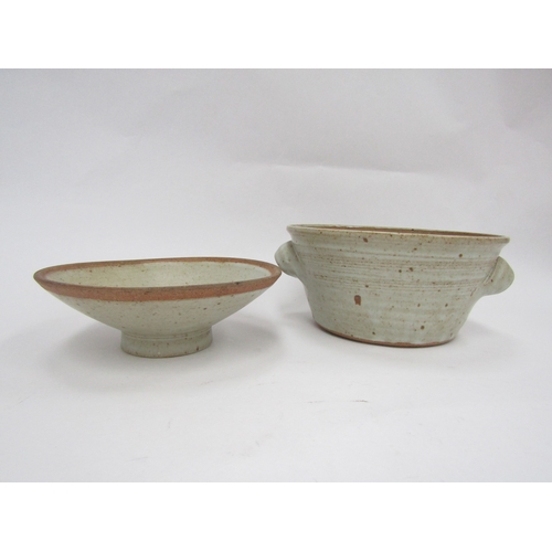 7125 - GWYN HANSSEN PIGGOTT (1935-2013) A Wenford Bridge Pottery lidded soup tureen, oatmeal glaze. Impress... 