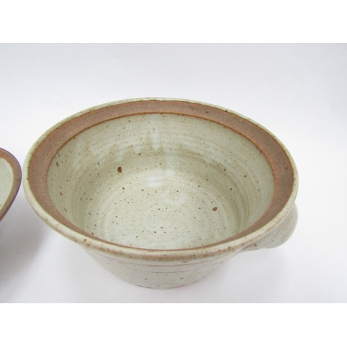 7125 - GWYN HANSSEN PIGGOTT (1935-2013) A Wenford Bridge Pottery lidded soup tureen, oatmeal glaze. Impress... 