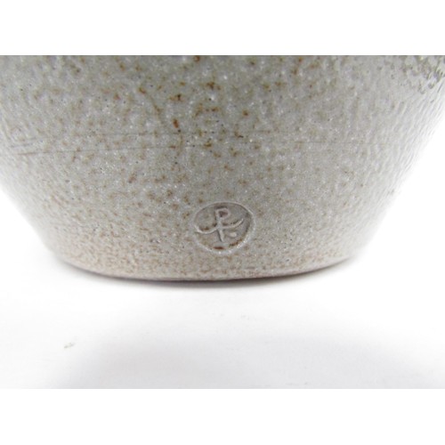 7059A - RAY FINCH (1914-2012) A Winchcombe Pottery salt glazed vase with line detail. Impressed seal. 20cm h... 