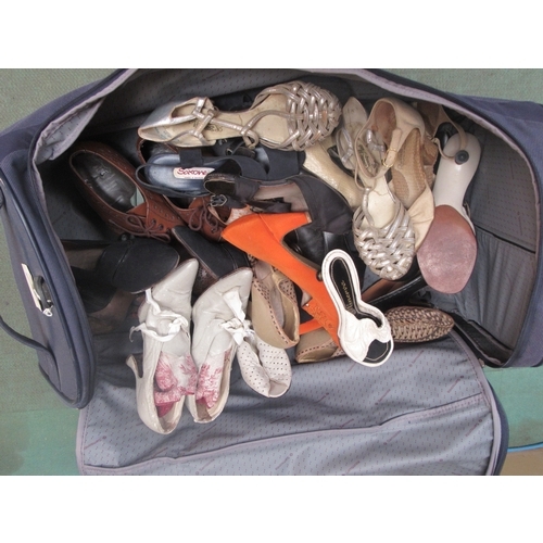 1431 - A bag of mainly ladies' shoes including a Georgian style pair